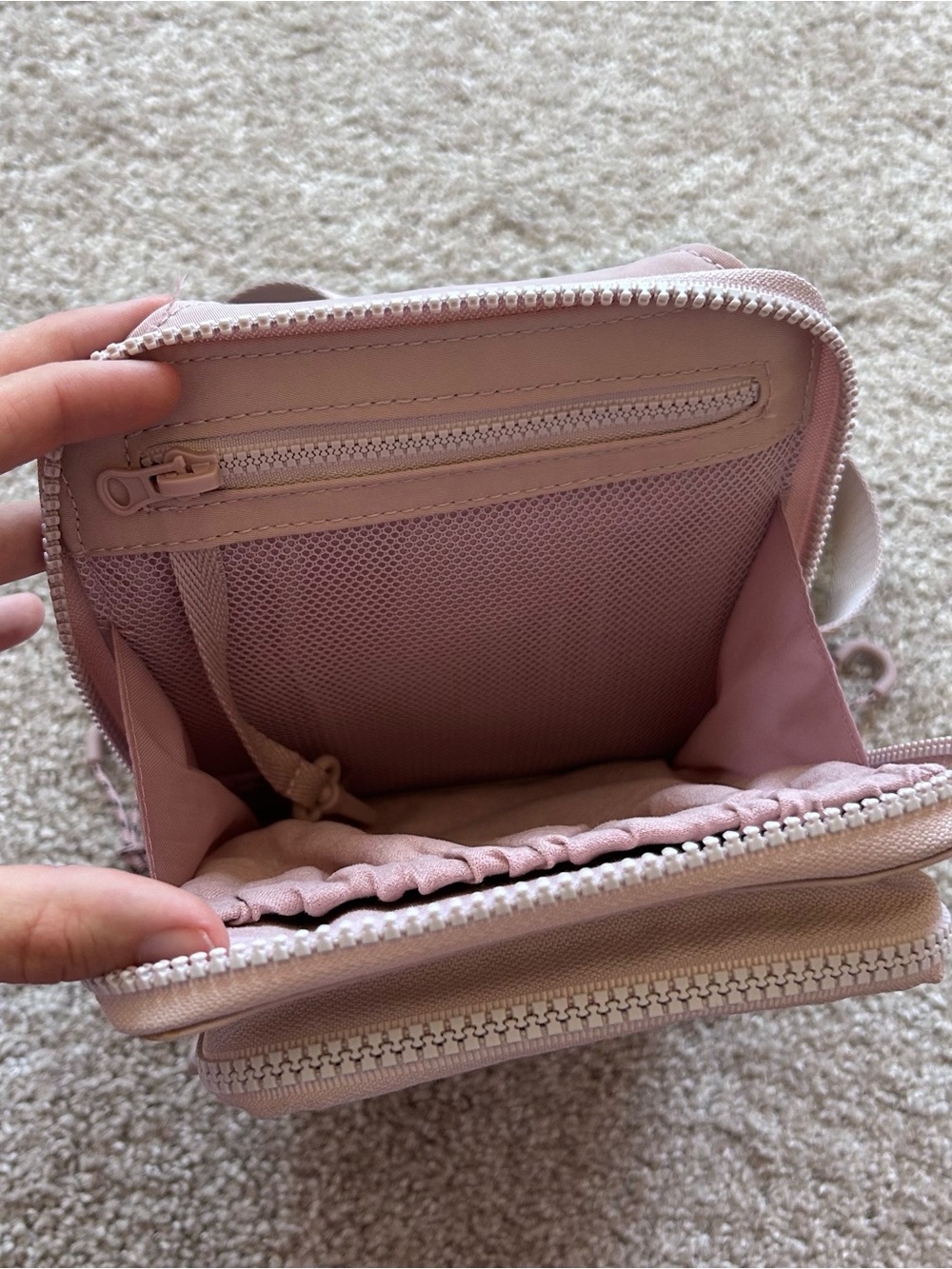 BEIS Sport Sling Atlas Pink Adjustable Travel Everyday Crossbody Bag Purse EUC - Picture 8 of 10